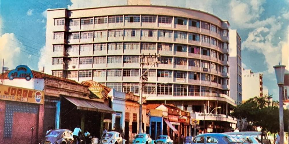 Imagem da rua Bernardino de Campos, entre Delegado e Marechal, já no início dos anos 1970 (Arquivo Público)