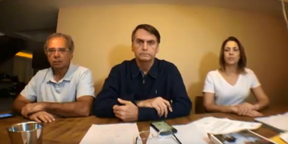 Live feita pelo candidato à presidência Jair Bolsonaro  (Reprodução / Facebook )