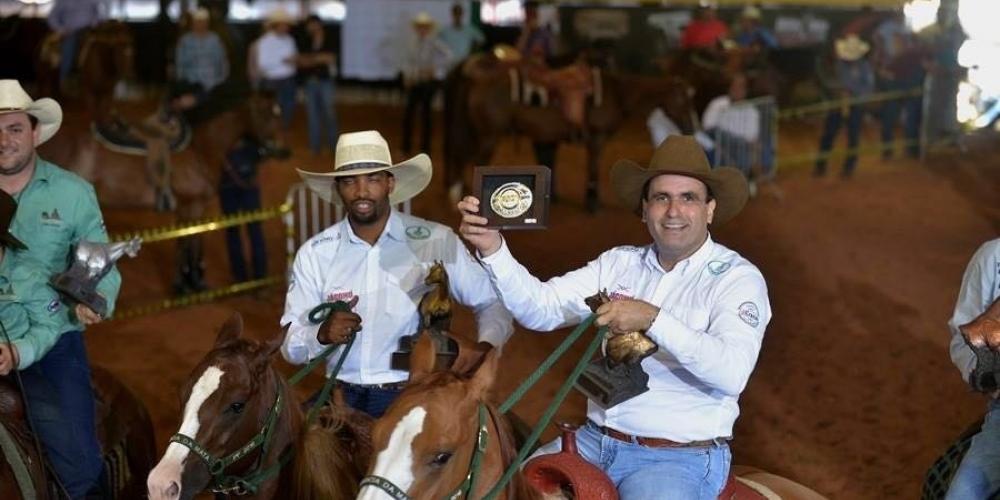 Walter Garcia e Wellington Siqueira conquistaram título nacional de ranch sorting (Divulgação / Arquivo Pessoal)