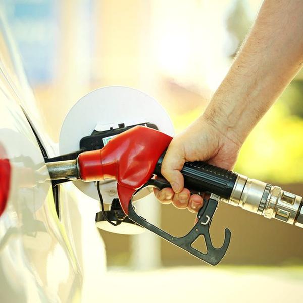 Pesquisa do Procon-SP aponta que o preço da gasolina tem redução média de R$ 0,30 no Estado 