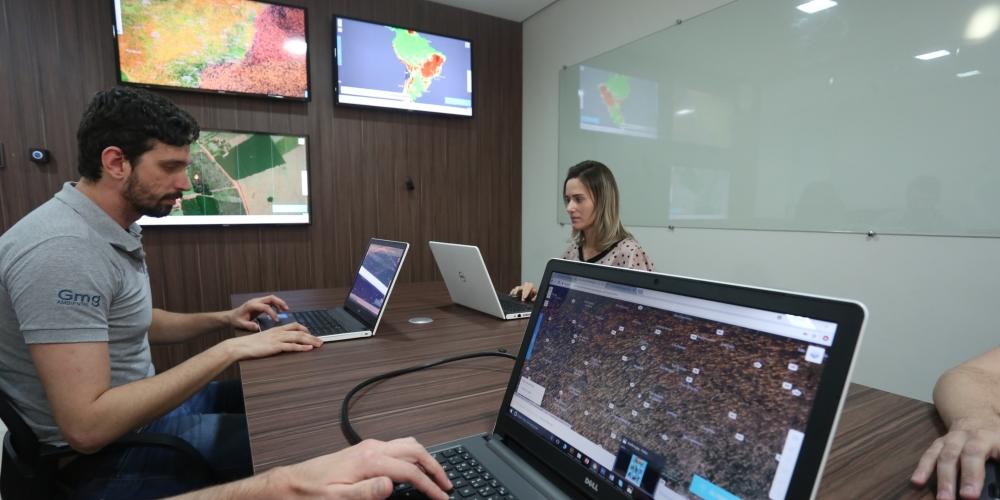 Central de monitoramento de incêndios: sistema recebe informações de satélites e aponta locais com queimadas  (Guilherme Baffi 10/5/2018)