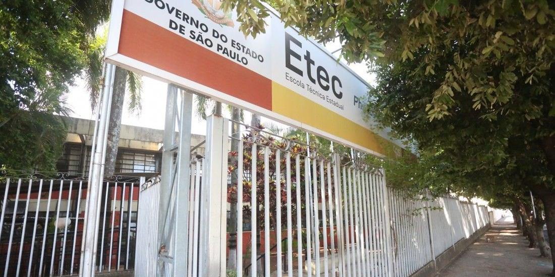 How to get to Etec Philadelpho Gouvêa Netto in São José Do Rio Preto by Bus?