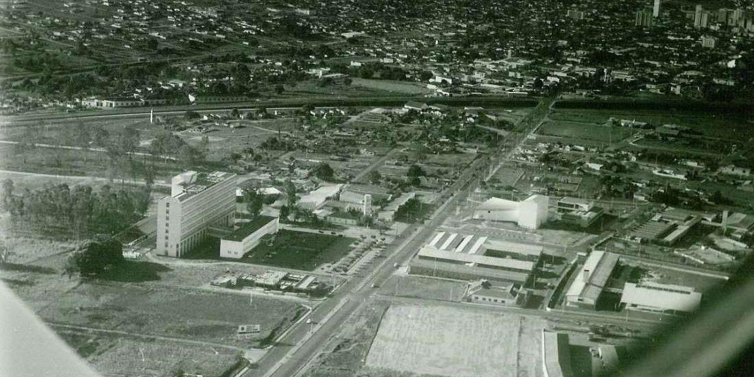 Vista aérea da Vila Universitária, na avenida Brigadeiro Faria Lima, em 1975 (Jair Inocêncio)