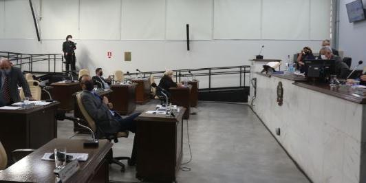 Vereadores de Rio Preto no plenário; parlamentares irão decidir sobre auxílio municipal, além de lei sobre imposto durante o lockdown (Guilherme Baffi 9/9/2021)