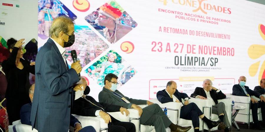 Prefeito de Rio Preto, Edinho Araújo, em evento em Olímpia com a presença do ex-presidente Michel Temer (Divulgação/Prefeitura de Rio Preto)