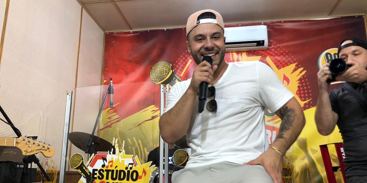 Murilo Huff em participação no "Estúdio ao Vivo" da FM Diário (Divulgação/FM Diário)