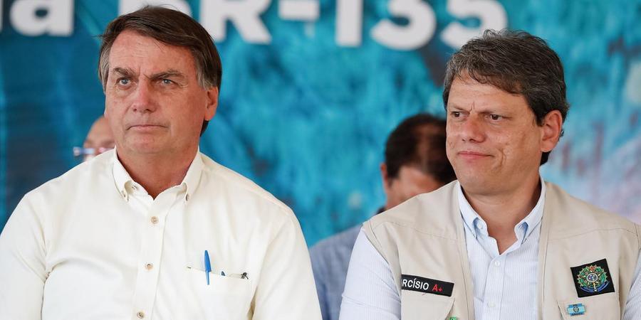 O presidente Jair Bolsonaro e o ministro da Infraestrutura, Tarcísio Gomes de Freitas: ambos são esperados para entrega de duplicação da BR-153 (Alan Santos/Divulgação)