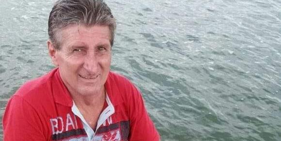 Antonio Pelaio Dias, 59 anos, durante pescaria: agora, ele se recupera de cirurgia (Arquivo Pessoal)