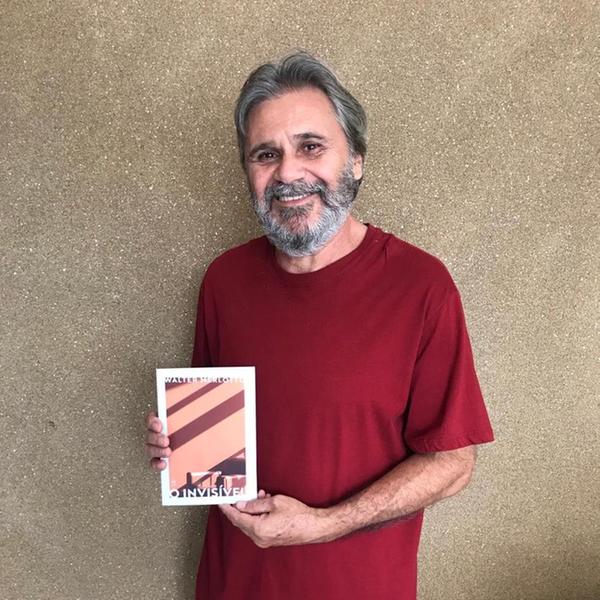 Walter Merlotto lança livro de poesias