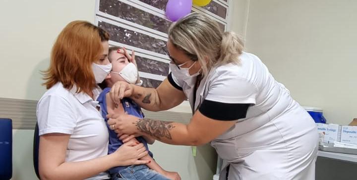 Início da vacinação contra a Covid-19 nesta segunda-feira, 17, em Rio Preto (Marco Antonio dos Santos 17/1/2022)