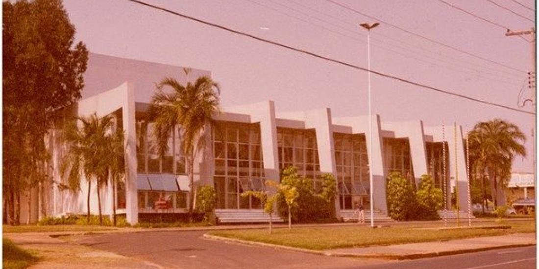 Teatro Municipal nos anos 1980 (Arquivo P&uacute;blico Municipal)