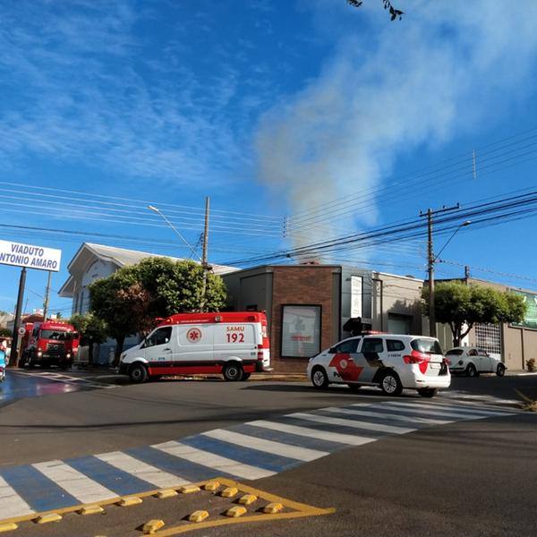 Incêndio atinge prédio da Secretaria de Educação de Jales e mobiliza bombeiros 