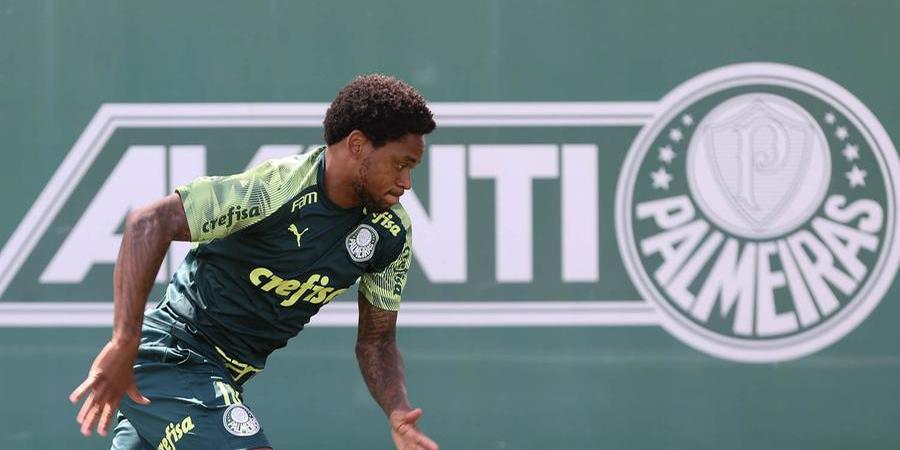 Luiz Adriano treina em separado do elenco na Academia de Futebol (César Greco/ Agência Palmeiras)