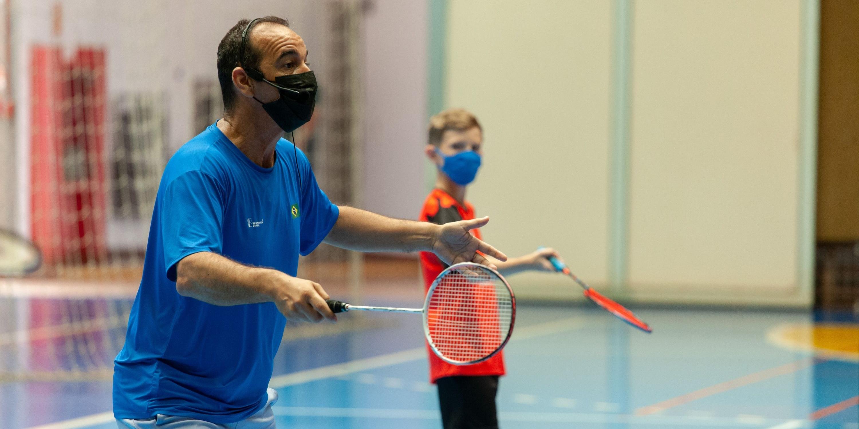 Raquete de badminton com desenho de peteca jogos ao ar livre