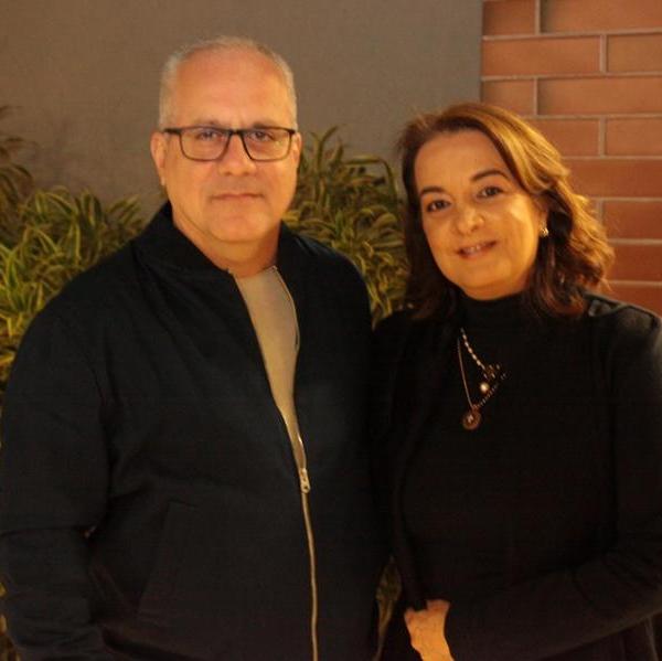 Marcelo e Gisela Chibeni estão na Coluna Social de hoje