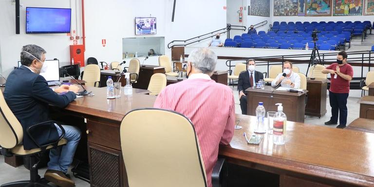 Presidente do sindicato, Sérgio Paranhos, e o advogado Alexandre Souza apontaram irregularidades em contrato (Divulgação/Câmara de Rio Preto)