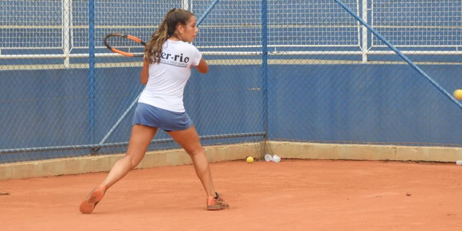 Tenista Rayssa Domingues se prepara para o torneio (Divulgação/Vinícius de Paula/Clube Monte Líbano)