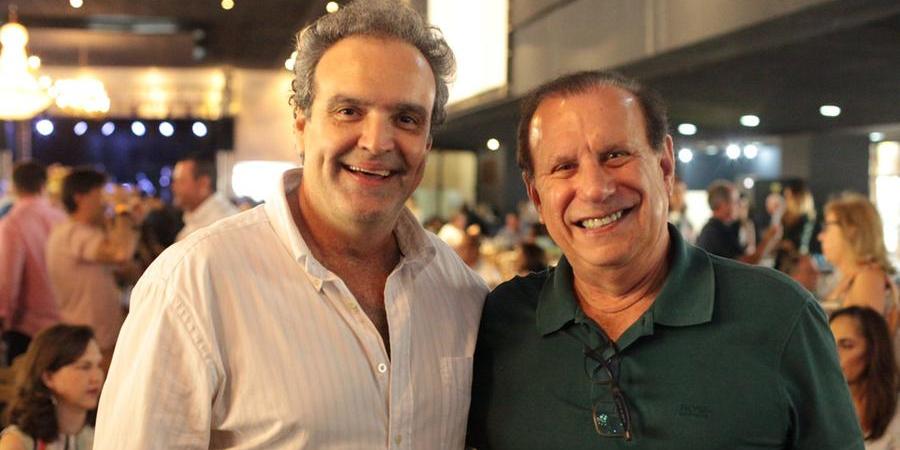 Álvaro Luís Estrela e Pedro Santos na feijoada no Clube Monte Líbano (Arnaldo Mussi)