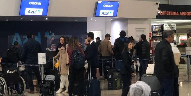 Passageiros esperam no Aeroporto de Rio Preto por causa de voo cancelado (Reprodução)