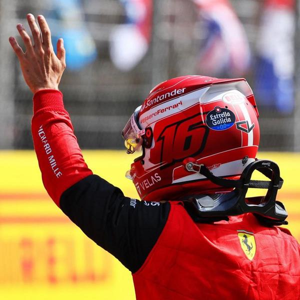 Leclerc reage sobre Verstappen e faz pole