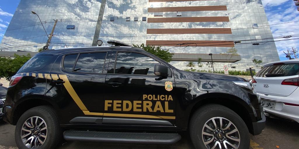 Polícia Federal em frente ao Navarro Building na manhã desta terça, 14 (Marco Antonio dos Santos)