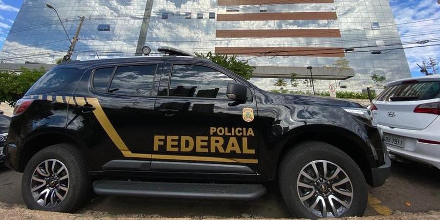 Viatura da Polícia Federal em frente ao Navarro Building, onde foi cumprido o mandado em Rio Preto (Marco Antonio dos Santos 14/6/2022)