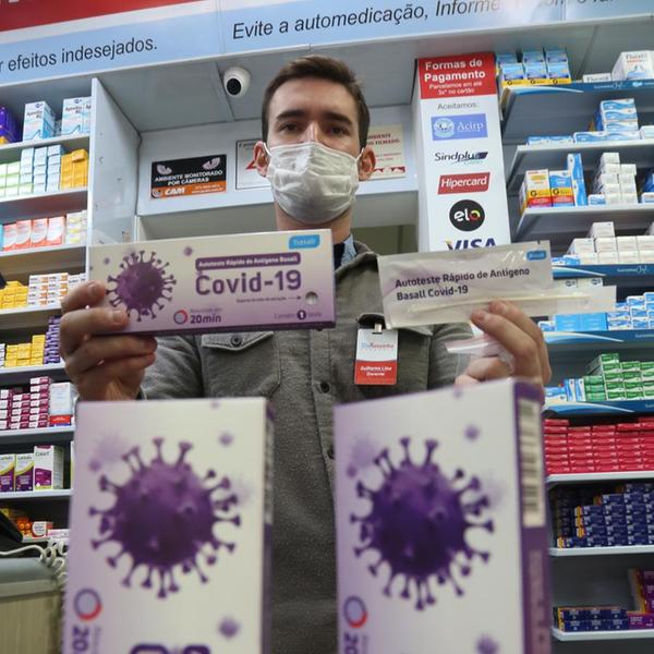 Nova onda de Covid faz disparar busca por autoteste nas farmácias de Rio Preto
