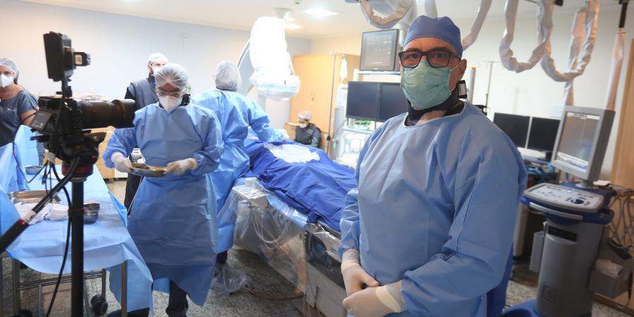 Equipe médica antes do início da cirurgia em Rio Preto (Guilherme Baffi 23/6/2022)