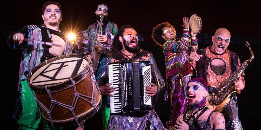 O espetáculo ‘Jacksons do Pandeiro’, da companhia Barca dos Corações Partidos, do Rio de Janeiro, abre o festival no dia 21 de julho (Divulgação/Renato Mangolin)