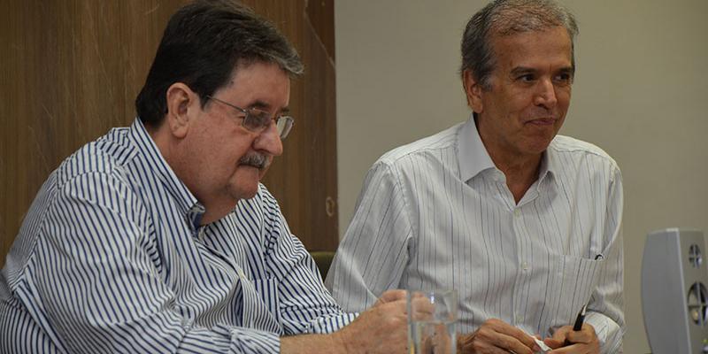 Nicanor Batista Júnior, superintendente do Semae, e Edinho Araújo: aumento vale a partir de agosto (Divulgação/Prefeitura de Rio Preto)