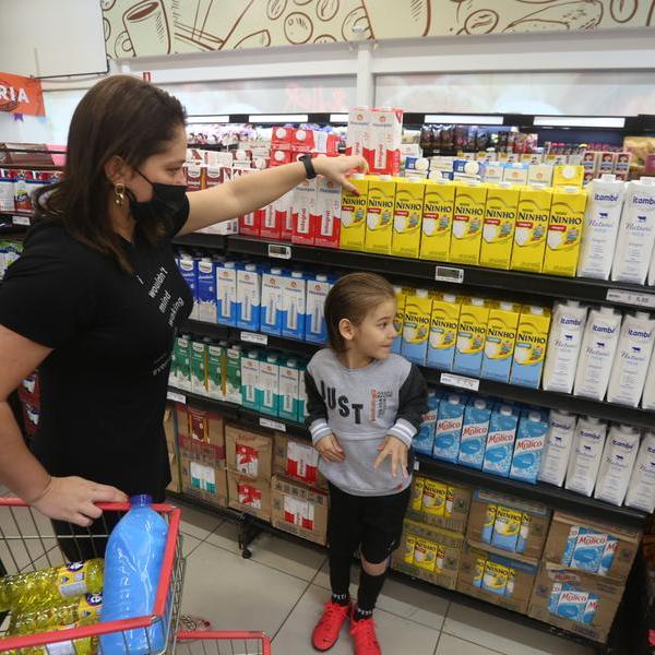 Preço do litro do leite tem assustado os consumidores