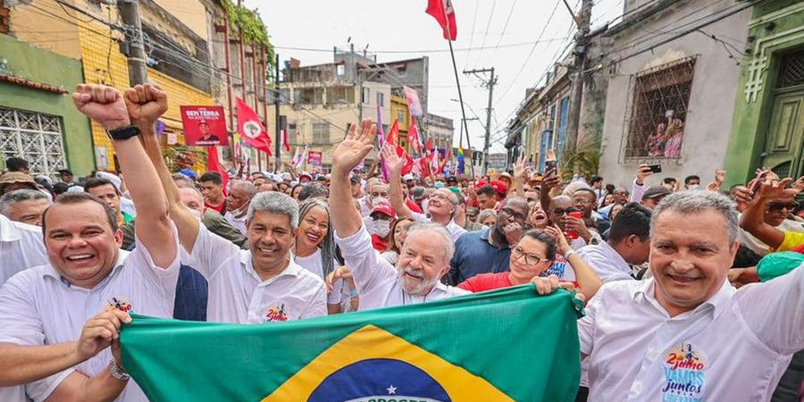 Ex-presidente Lula faz caminhada com apoiadores (Reprodução/Redes sociais)