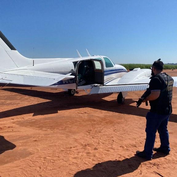 Piloto tentou incendiar aeronave com 663 quilos de cocaína, diz PF de Jales