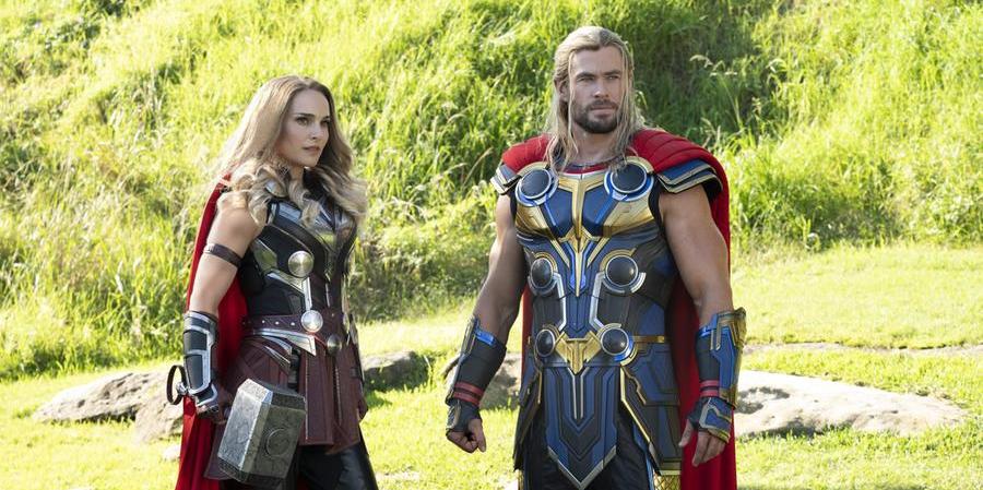 Natalie Portman e Chris Hemsworth em cena do filme ‘Thor: Amor e Trovão’ (Divulgação)