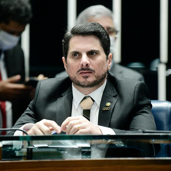 Partido repreende senador Marcos do Val após uso de orçamento secreto