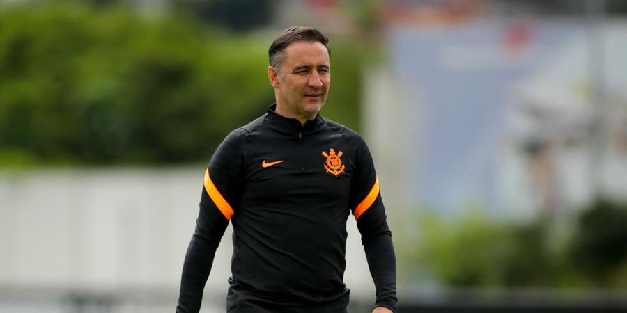 Treinador Vítor Pereira busca corrigir erros para reverter desvantagem na Libertadores (Divulgação/Agência Corinthians)