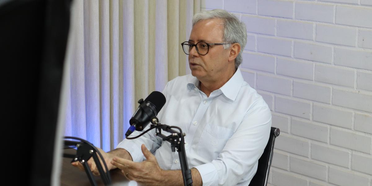 Isaías Bernardes, presidente da Chiquinho Sorvetes, durante participação em podcast do Diário (Gabriel Vital 13/5/2022)