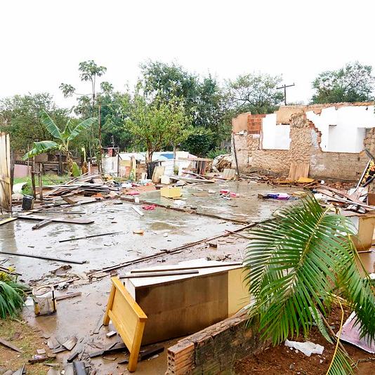 Barracos da Favela Marte começam a ser demolidos em Rio Preto